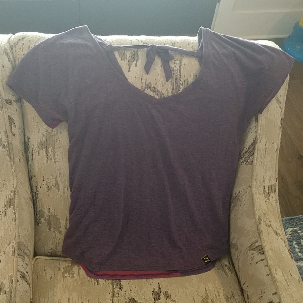 EUC Under Armour Vneck sz L